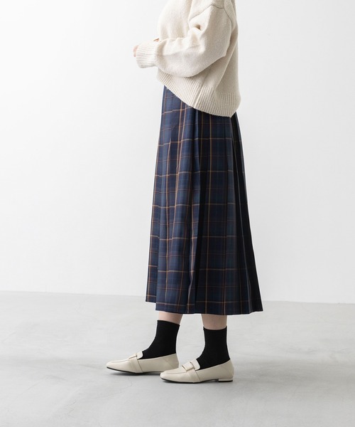 welleg（ウェレッグ）の「ゴールド センターバックル ローファー（ローファー・レディース・アイボリー/ブラック・21.5cm/22.0cm/22.5cm/23.0cm/23.5cm/24.0cm/24.5cm/25.0cm/25.5cm/26.0cm）」の9枚目の写真