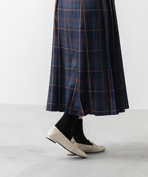 welleg（ウェレッグ）の「ゴールド センターバックル ローファー（ローファー・レディース・アイボリー/ブラック・21.5cm/22.0cm/22.5cm/23.0cm/23.5cm/24.0cm/24.5cm/25.0cm/25.5cm/26.0cm）」の11枚目の写真