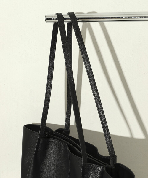 Firsthand（ファーストハンド）の「Firsthand/ファーストハンド ゴートレザートートバッグ / ヤギ革 / 撥水レザー（トートバッグ・レディース・ブラック・ONE SIZE）」の4枚目の写真