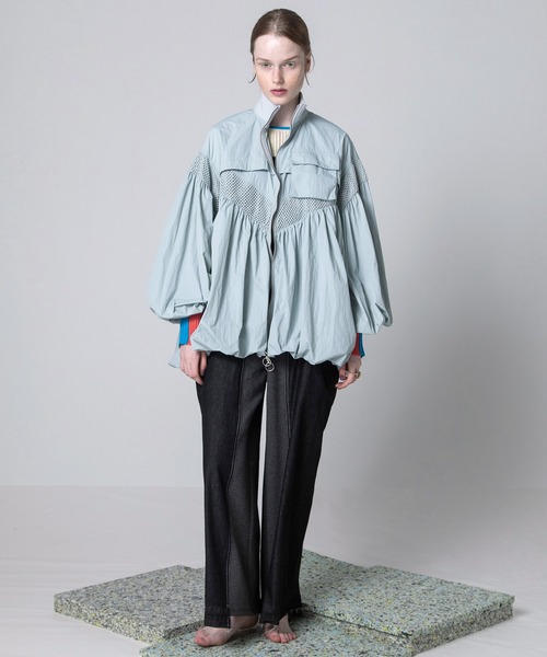 AULA AILA（アウラアイラ）の「ナイロンバルーンブルゾン（ブルゾン・レディース・ライトブルー/ブラック/アイボリー・0）」の6枚目の写真