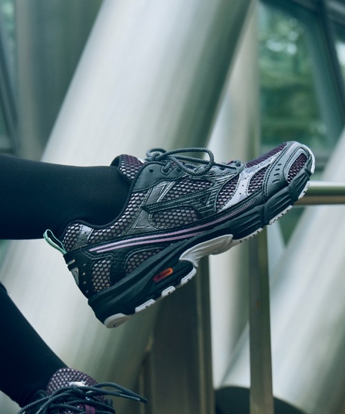 MIZUNO(ミズノ )の「MXR D1GA256101(スニーカー・メンズ・パープル・27.5cm/28.0cm/26.5cm/28.5cm/27.0cm/25.5cm/23.5cm/29.0cm/23.0cm/24.0cm/24.5cm/25.0cm/26.0cm/30.0cm)」の2枚目の写真