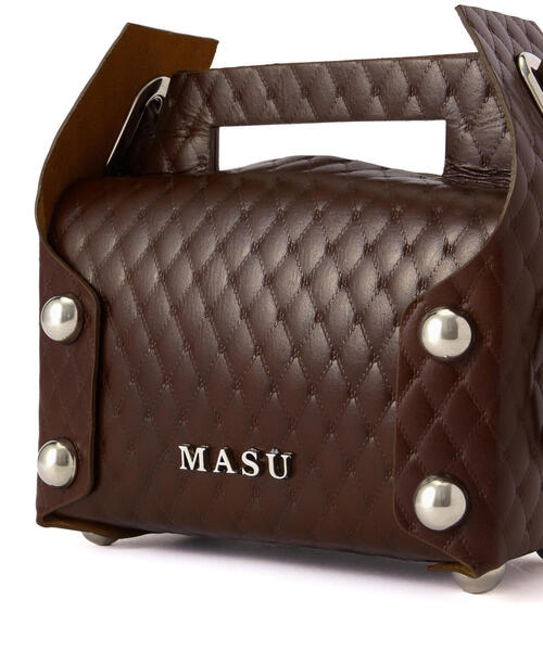 MASU（エムエーエスユー）の「MASU/エムエーエスユー/LEATHER CAKE BAG/ M25F9OJ008（トートバッグ・メンズ・ブラック/ブラウン/ゴールド/シルバー・F）」の13枚目の写真