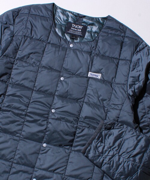 TAION(タイオン)の「【UNISEX/4サイズ/6色展開】FREDYMAC別注 TAION インナーダウンジャケット(ダウンジャケット/コート・メンズ・ネイビー/ベージュ/ライトグレー/ダークオリーブ/ブラック/チャコールグレー・M/L/XL/XXL)」の2枚目の写真