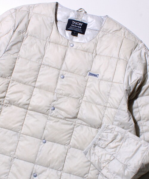 TAION(タイオン)の「【UNISEX/4サイズ/6色展開】FREDYMAC別注 TAION インナーダウンジャケット(ダウンジャケット/コート・メンズ・ネイビー/ベージュ/ライトグレー/ダークオリーブ/ブラック/チャコールグレー・M/L/XL/XXL)」の3枚目の写真