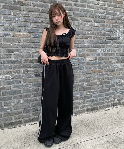 anyonemore（エニワンモア）の「サイドライン配色トラックトレーニングパンツ（その他パンツ・レディース・ブラウン/ブラック・FREE）」の3枚目の写真