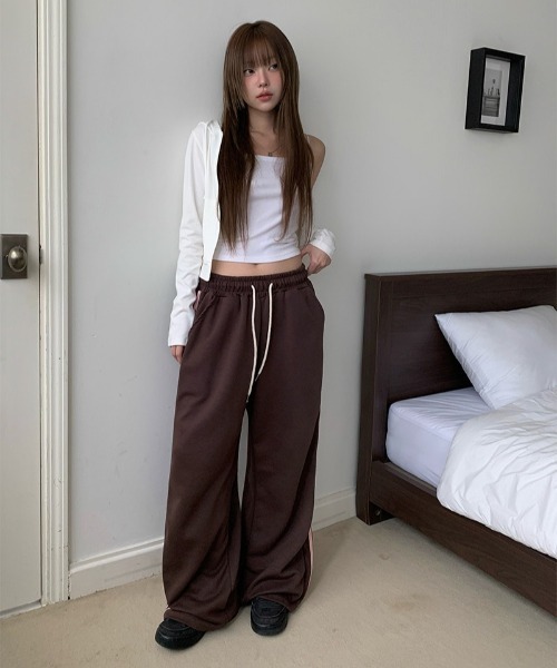 anyonemore（エニワンモア）の「サイドライン配色トラックトレーニングパンツ（その他パンツ・レディース・ブラウン/ブラック・FREE）」の14枚目の写真