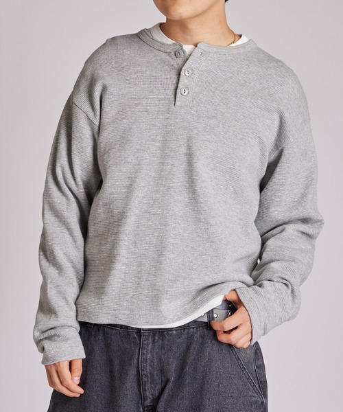 Sourcream（サワークリーム）の「【Sourcream】ワッフルヘンリーネックトップス（Tシャツ/カットソー・レディース・ブラック/ホワイト/グレー/ネイビー/ブラック系その他・LARGE/MEDIUM/SMALL）」の4枚目の写真