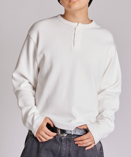 Sourcream（サワークリーム）の「【Sourcream】ワッフルヘンリーネックトップス（Tシャツ/カットソー・レディース・ブラック/ホワイト/グレー/ネイビー/ブラック系その他・LARGE/MEDIUM/SMALL）」の2枚目の写真