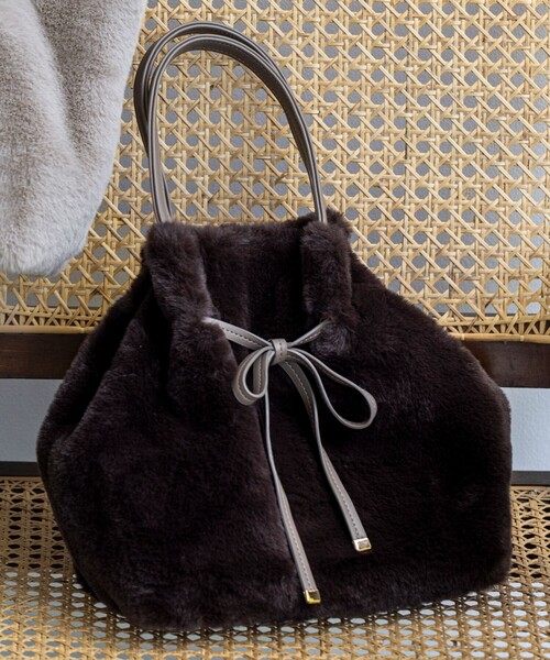 ANY SIS(エニィスィス)の「【2WAY】フェイクファーリボン バッグ(ショルダーバッグ・レディース・ダークブラウン系/ライトグレー系・F)」の1枚目の写真