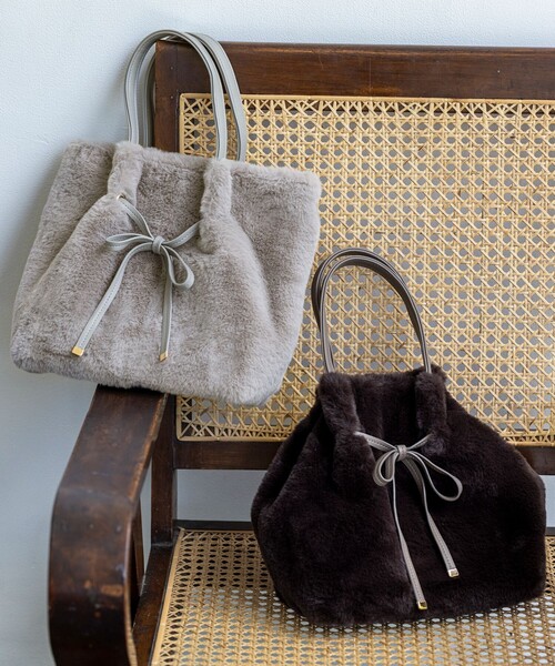 ANY SIS(エニィスィス)の「【2WAY】フェイクファーリボン バッグ(ショルダーバッグ・レディース・ダークブラウン系/ライトグレー系・F)」の11枚目の写真