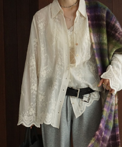 chuclla(チュクラ)の「セミシアー フラワー刺繍シャツ chw25a077(シャツ/ブラウス・レディース・アイボリー・FREE)」の5枚目の写真