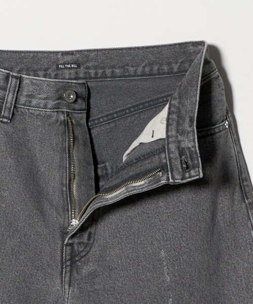 FILL THE BILL(フィルザビル)の「<FILL THE BILL>ライン クラッシュ デニム パンツ(デニムパンツ・レディース・ライトブルー/ブラック・26/27/28)」の12枚目の写真