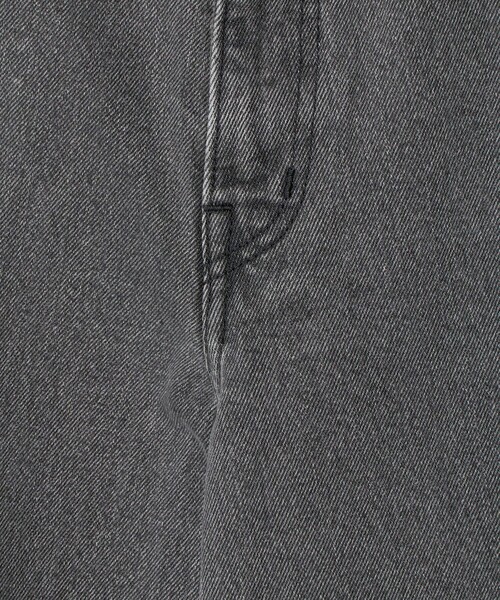 FILL THE BILL(フィルザビル)の「<FILL THE BILL>ライン クラッシュ デニム パンツ(デニムパンツ・レディース・ライトブルー/ブラック・26/27/28)」の17枚目の写真