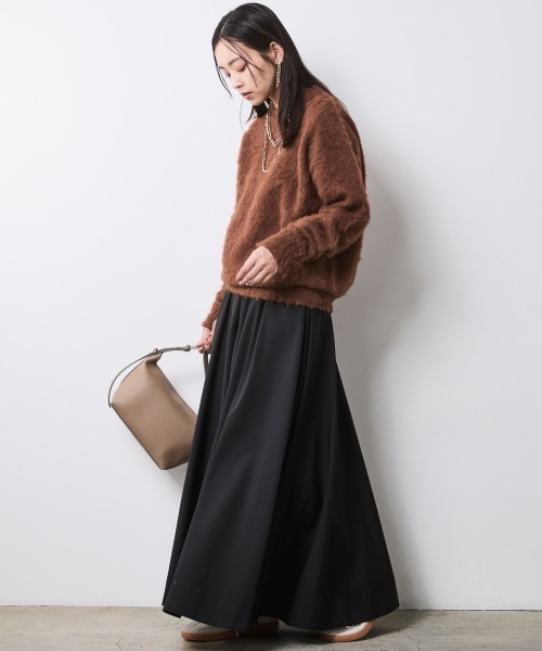 CHIC STYLE（シックスタイル）の「ヘアリークルーネックニット＜大きいサイズ有＞シックスタイル（ニット/セーター・レディース・グレー/ブラック/ブラウン・5L/L/M/4L/3L/LL）」の4枚目の写真