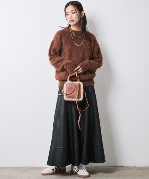 CHIC STYLE（シックスタイル）の「ヘアリークルーネックニット＜大きいサイズ有＞シックスタイル（ニット/セーター・レディース・グレー/ブラック/ブラウン・5L/L/M/4L/3L/LL）」の8枚目の写真