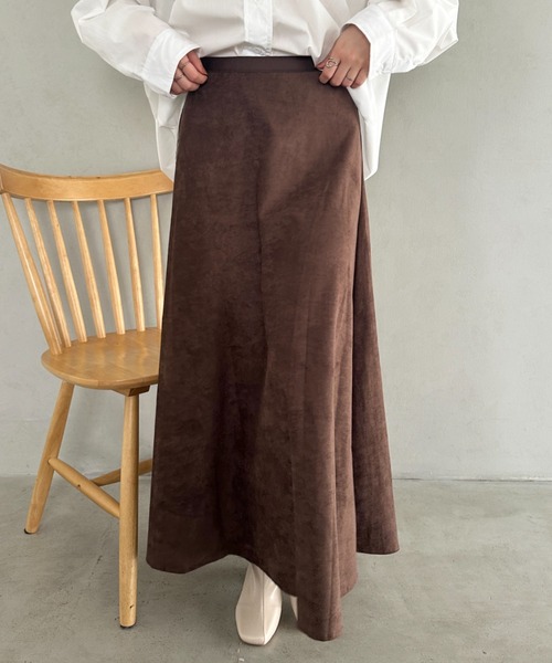 MYMOOD.（マイムード）の「ベロアロングスカート（スカート・レディース・ベージュ/ブラウン/ブラック・FREE）」の4枚目の写真