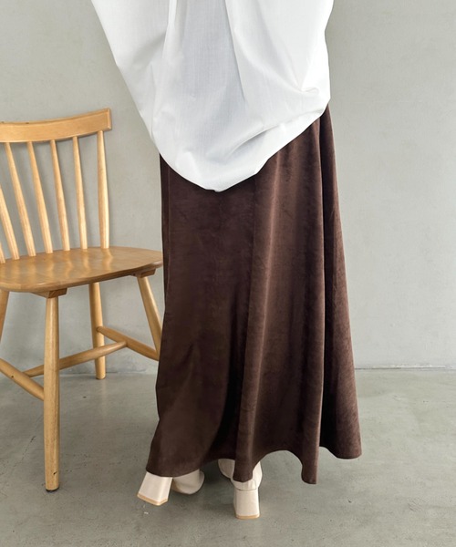 MYMOOD.（マイムード）の「ベロアロングスカート（スカート・レディース・ベージュ/ブラウン/ブラック・FREE）」の8枚目の写真