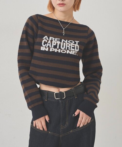 WHO'S WHO gallery(フーズフーギャラリー)の「2WAY ロゴボーダーフーディニット(ニット/セーター・レディース・チャコールグレー/ブラウン/イエロー・FREE)」の1枚目の写真