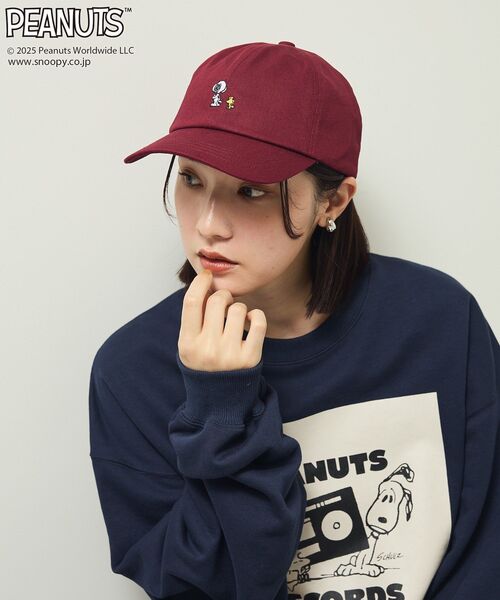 PEANUTS(ピーナッツ)の「■PEANUTS スヌーピーミニ刺繍キャップ(キャップ・レディース・ブラック/ボルドー・FREE)」の2枚目の写真