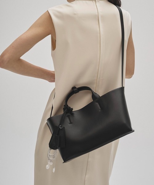 TODAYFUL（トゥデイフル）の「[TODAYFUL/トゥデイフル] USEFUL M 2WAY レザーバッグ（トートバッグ・レディース・ブラック・F）」の2枚目の写真