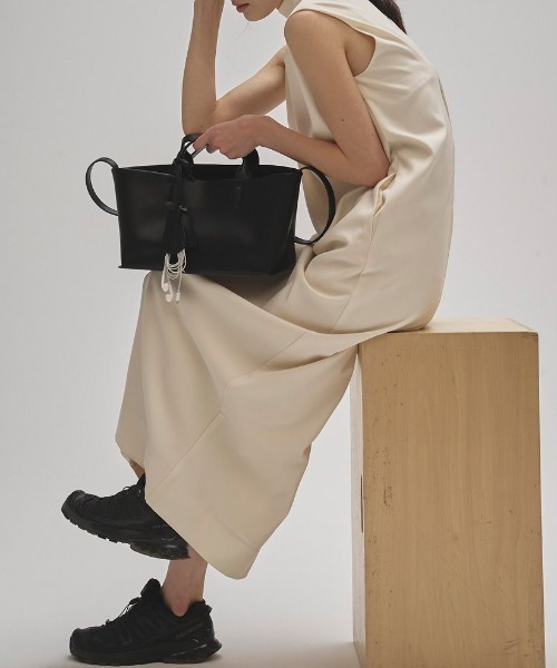 TODAYFUL（トゥデイフル）の「[TODAYFUL/トゥデイフル] USEFUL M 2WAY レザーバッグ（トートバッグ・レディース・ブラック・F）」の4枚目の写真