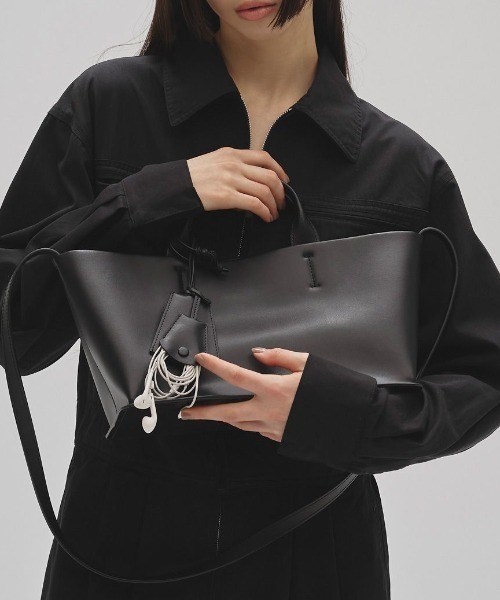 TODAYFUL（トゥデイフル）の「[TODAYFUL/トゥデイフル] USEFUL M 2WAY レザーバッグ（トートバッグ・レディース・ブラック・F）」の3枚目の写真