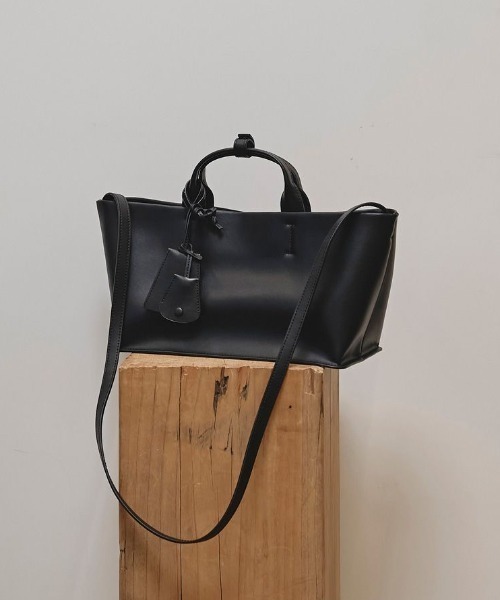 TODAYFUL（トゥデイフル）の「[TODAYFUL/トゥデイフル] USEFUL M 2WAY レザーバッグ（トートバッグ・レディース・ブラック・F）」の9枚目の写真