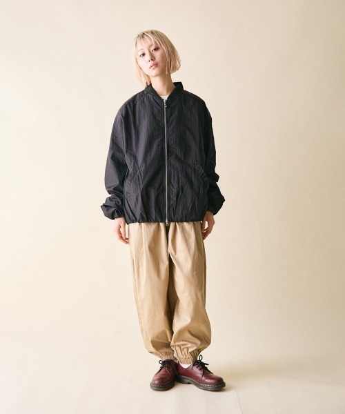 rehacer（レアセル）の「rehacer : Shrink MA-1 Jacket / シュリンク MA-1 ジャケット（MA-1・レディース・グレイッシュベージュ/ブルー/ブラック・SMALL）」の6枚目の写真