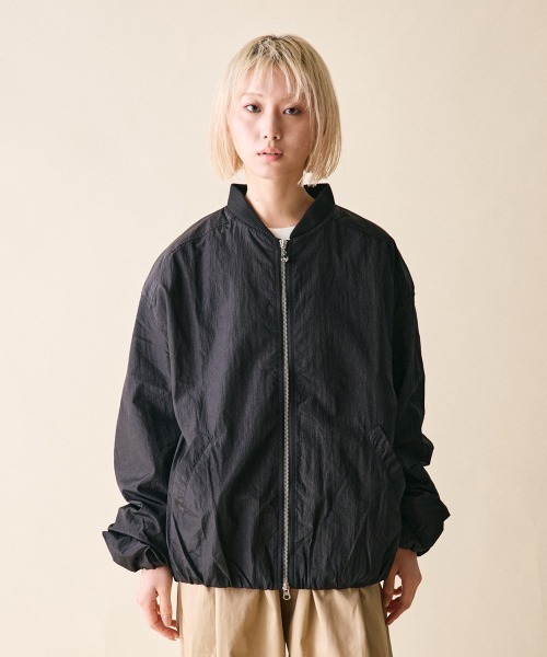 rehacer（レアセル）の「rehacer : Shrink MA-1 Jacket / シュリンク MA-1 ジャケット（MA-1・レディース・グレイッシュベージュ/ブルー/ブラック・SMALL）」の5枚目の写真