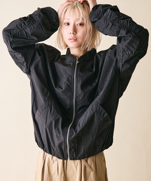 rehacer（レアセル）の「rehacer : Shrink MA-1 Jacket / シュリンク MA-1 ジャケット（MA-1・レディース・グレイッシュベージュ/ブルー/ブラック・SMALL）」の4枚目の写真