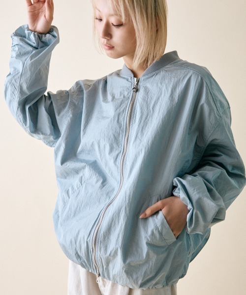 rehacer（レアセル）の「rehacer : Shrink MA-1 Jacket / シュリンク MA-1 ジャケット（MA-1・レディース・グレイッシュベージュ/ブルー/ブラック・SMALL）」の7枚目の写真