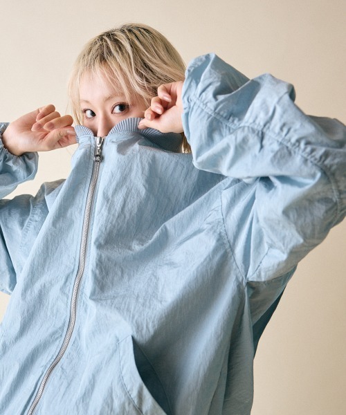 rehacer（レアセル）の「rehacer : Shrink MA-1 Jacket / シュリンク MA-1 ジャケット（MA-1・レディース・グレイッシュベージュ/ブルー/ブラック・SMALL）」の10枚目の写真