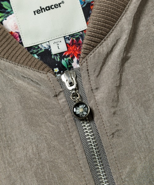 rehacer（レアセル）の「rehacer : Shrink MA-1 Jacket / シュリンク MA-1 ジャケット（MA-1・レディース・グレイッシュベージュ/ブルー/ブラック・SMALL）」の15枚目の写真