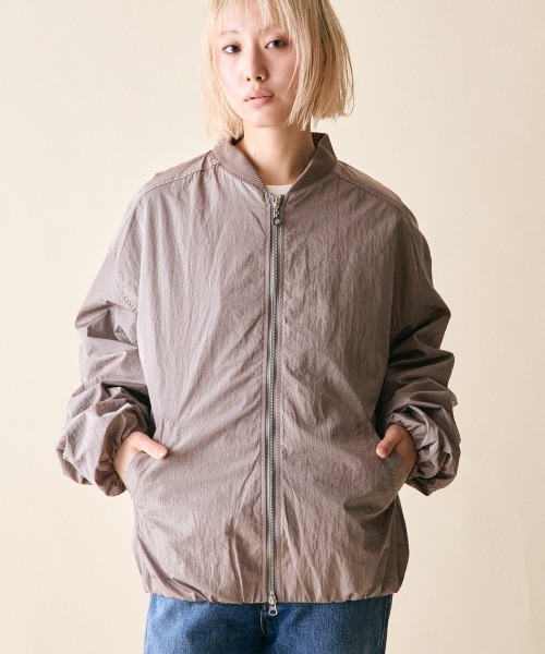 rehacer（レアセル）の「rehacer : Shrink MA-1 Jacket / シュリンク MA-1 ジャケット（MA-1・レディース・グレイッシュベージュ/ブルー/ブラック・SMALL）」の21枚目の写真