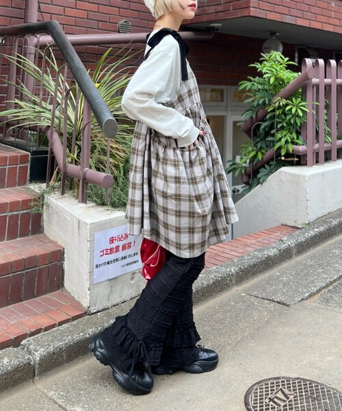 w closet(ダブルクローゼット)の「フリルリボンロングパンツ(その他パンツ・レディース・ブラック/オフホワイト/グリーン・SMALL/MEDIUM)」の18枚目の写真