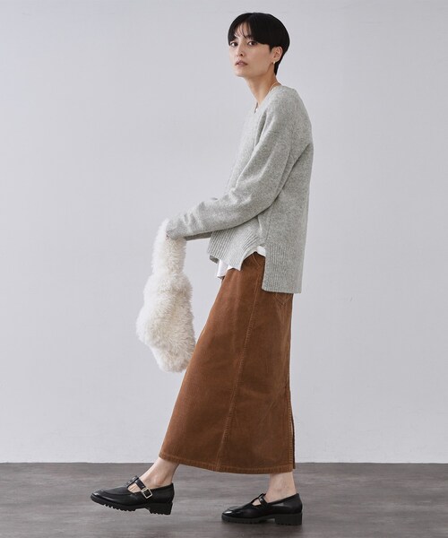 OPAQUE.CLIP（オペークドットクリップ）の「リラクシーVネックミドルゲージニット【洗える】（ニット/セーター・レディース・グレー/ブラウン系/レッド系1・38/40/42）」の6枚目の写真