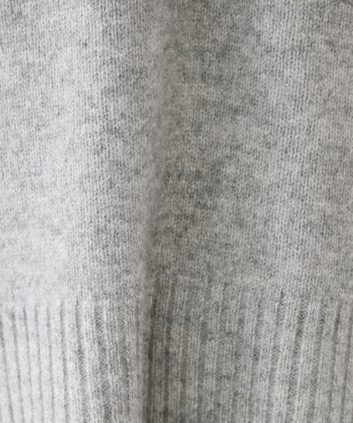 OPAQUE.CLIP（オペークドットクリップ）の「リラクシーVネックミドルゲージニット【洗える】（ニット/セーター・レディース・グレー/ブラウン系/レッド系1・38/40/42）」の7枚目の写真