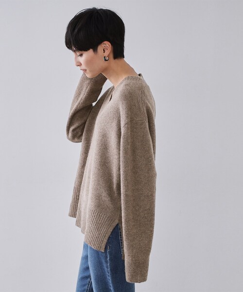 OPAQUE.CLIP（オペークドットクリップ）の「リラクシーVネックミドルゲージニット【洗える】（ニット/セーター・レディース・グレー/ブラウン系/レッド系1・38/40/42）」の13枚目の写真
