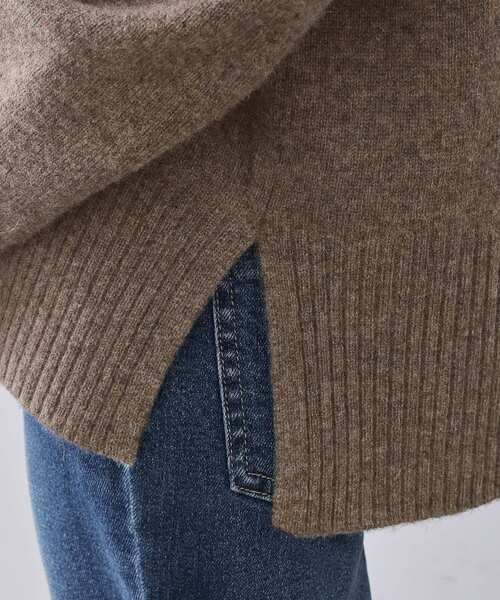 OPAQUE.CLIP（オペークドットクリップ）の「リラクシーVネックミドルゲージニット【洗える】（ニット/セーター・レディース・グレー/ブラウン系/レッド系1・38/40/42）」の17枚目の写真