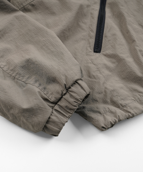 FRIZMWORKS（フリズムワークス）の「MONDRIAN LIGHT ANORAK PARKA _ MUD（ナイロンジャケット・メンズ・その他・X-LARGE/SMALL/MEDIUM/LARGE）」の8枚目の写真