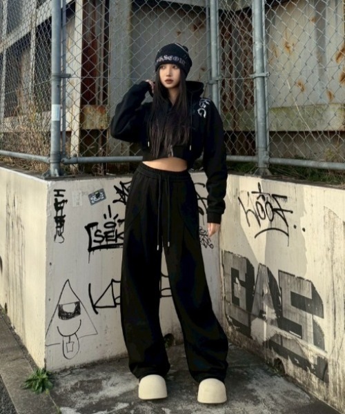 KsG（ケーエスジー）の「ワイドルーズスウェットパンツ（スウェットパンツ・レディース・ブラック/グレー・X-LARGE/MEDIUM/SMALL/LARGE）」の3枚目の写真