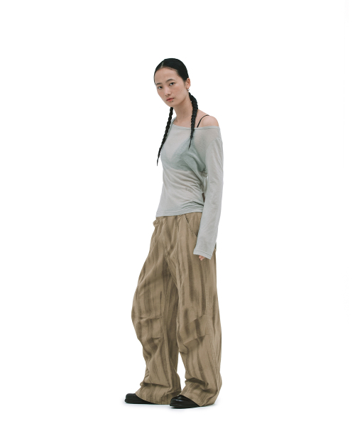 DEFGARMENTS（デフグラメンツ）の「BLUSHED PARACHUTE PANTS [BROWN]（スウェットパンツ・レディース・その他・X-SMALL/SMALL/MEDIUM/LARGE）」の3枚目の写真
