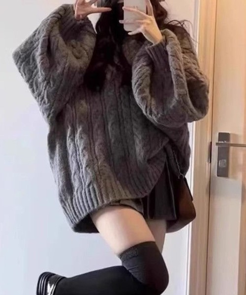 SPIGA(スピーガ)の「Vネックボリュームスリーブニット(ニット/セーター・レディース・ブルー/オフホワイト/ブラック/グレー/レッド/ピンク/ライトグリーン・LARGE/MEDIUM/SMALL/X-LARGE)」の4枚目の写真
