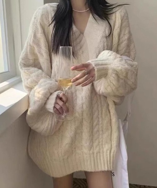 SPIGA(スピーガ)の「Vネックボリュームスリーブニット(ニット/セーター・レディース・ブルー/オフホワイト/ブラック/グレー/レッド/ピンク/ライトグリーン・LARGE/MEDIUM/SMALL/X-LARGE)」の2枚目の写真