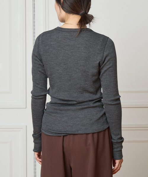 IENA LA BOUCLE（イエナラブークル）の「IENA LA BOUCLE ウールテレコクルーネックプルオーバー（Tシャツ/カットソー・レディース・チャコールグレー/レッド・FREE）」の5枚目の写真