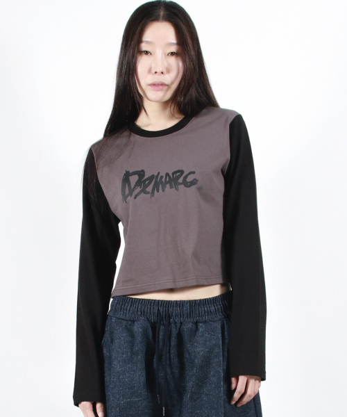 DEMARC(ドゥマーク)の「TOUCH LOGO COLOR-BLOCK SEMI CROP LONG SLEEVE - Charcoal&Black(Tシャツ/カットソー・レディース・その他・MEDIUM/LARGE)」の6枚目の写真