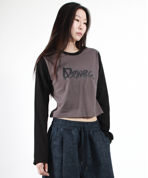 DEMARC(ドゥマーク)の「TOUCH LOGO COLOR-BLOCK SEMI CROP LONG SLEEVE - Charcoal&Black(Tシャツ/カットソー・レディース・その他・MEDIUM/LARGE)」の12枚目の写真