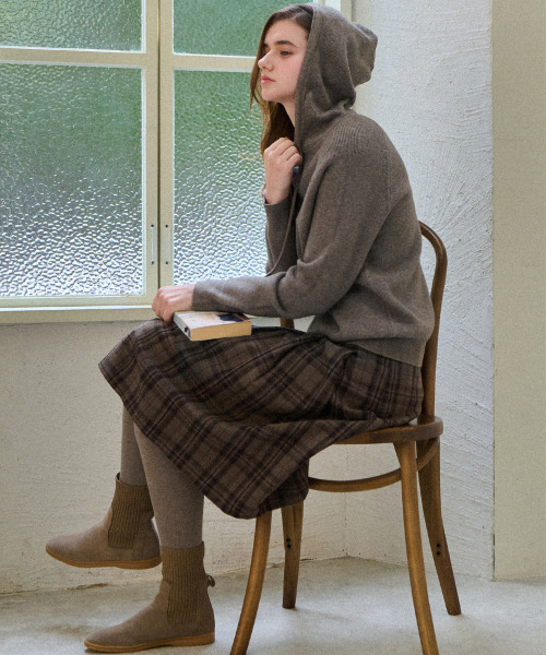 SLOWLOLLI（スローローリ）の「Pure mist hoodie_4 Colors（ニット/セーター・レディース・アイボリー/ブラック/ブラウン/ダークグレー・FREE）」の7枚目の写真