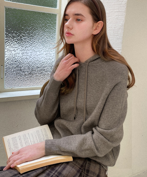 SLOWLOLLI（スローローリ）の「Pure mist hoodie_4 Colors（ニット/セーター・レディース・アイボリー/ブラック/ブラウン/ダークグレー・FREE）」の8枚目の写真