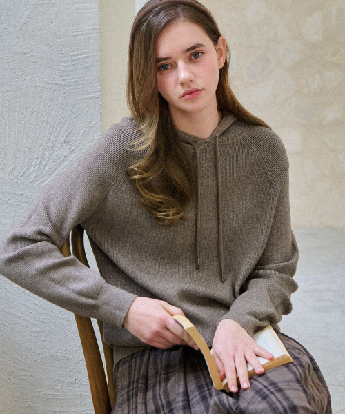 SLOWLOLLI（スローローリ）の「Pure mist hoodie_4 Colors（ニット/セーター・レディース・アイボリー/ブラック/ブラウン/ダークグレー・FREE）」の9枚目の写真